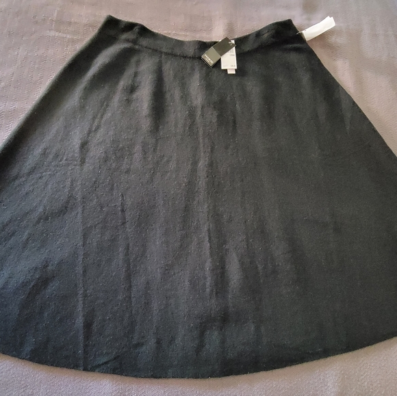 Woman's winter skirt, will fit a size 16-18 - Picture 5 of 8